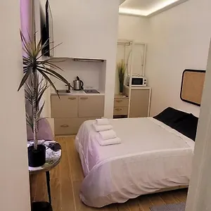 Tiny Rosa - Bairro Alto , Lisboa Portugal
